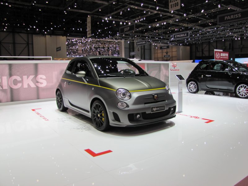 abarth695hypefuoriserie2.jpg