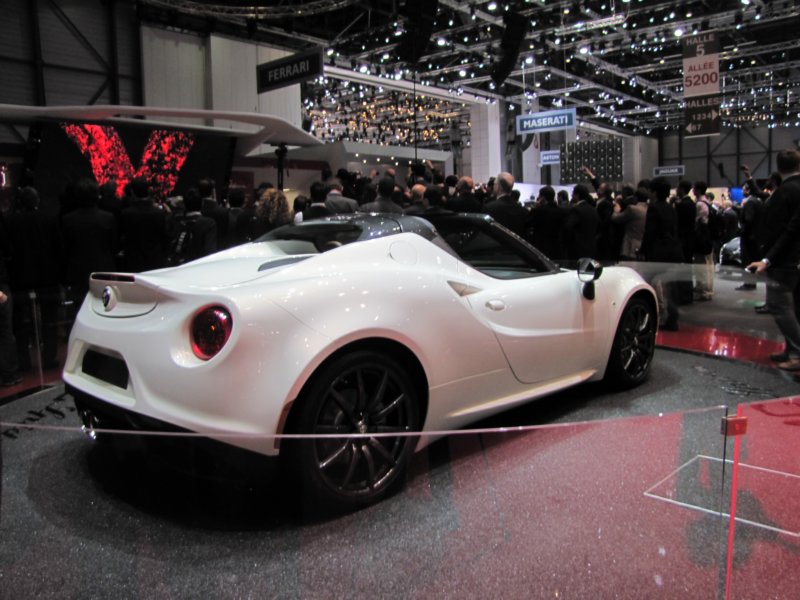 alfaromeo4cspider34.jpg