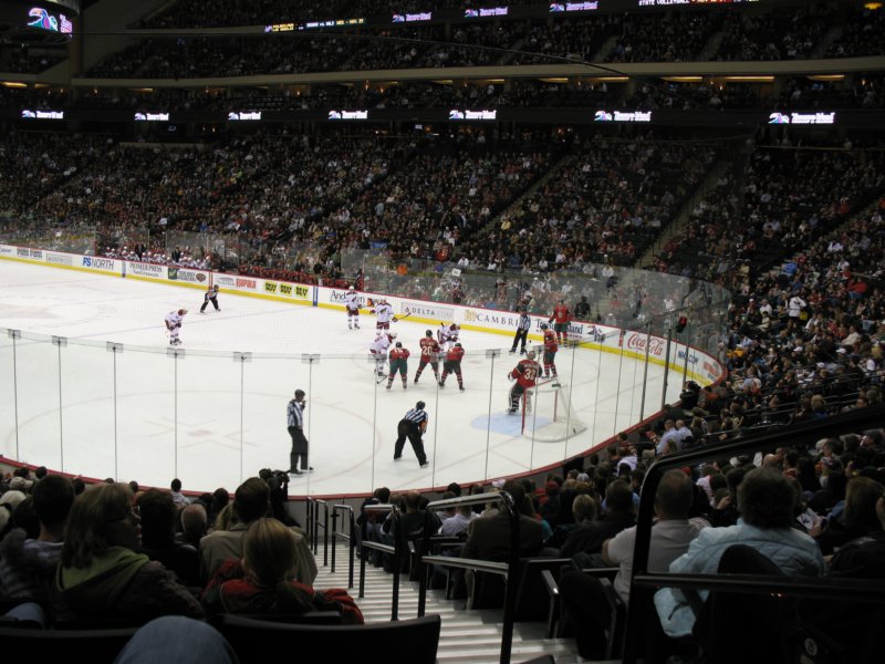 nov2009minnesotawildvsphoenixcoyotesxcelenergycenter4.jpg