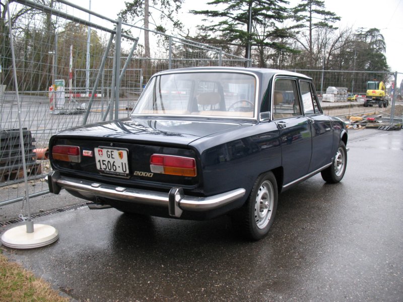 alfaromeo2000berlina.jpg
