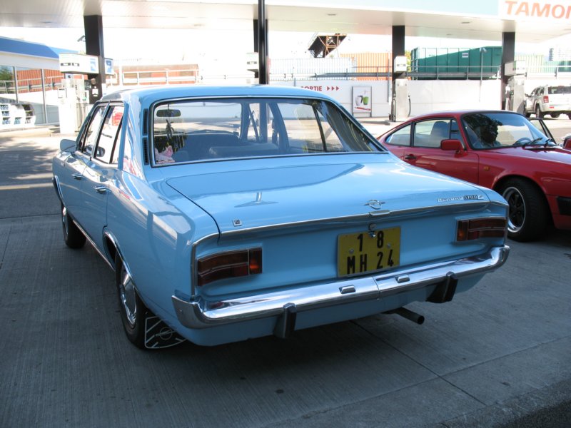 opelrekord1700l3.jpg