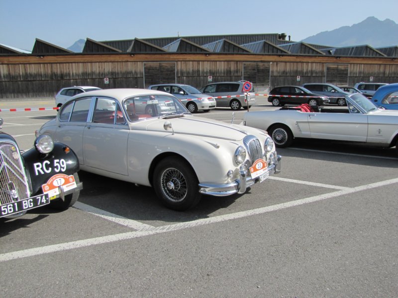 daimler25015.jpg