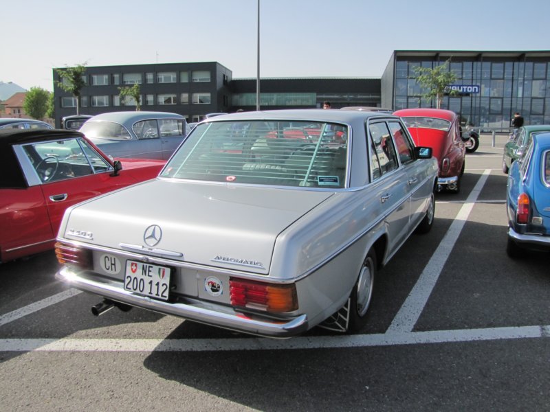 mercedes240dautomatic3.jpg