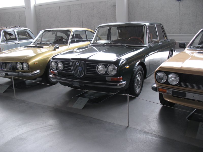 lancia2000berlina1971.jpg