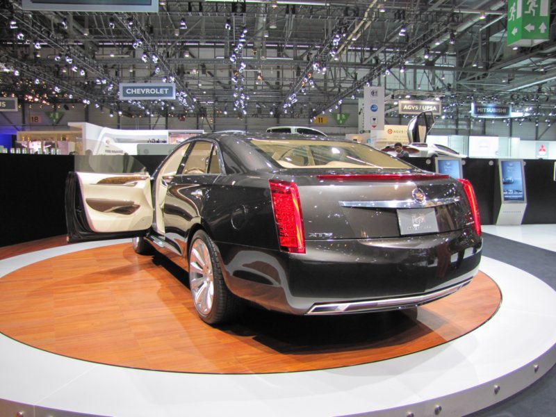 cadillacxtsplatinum37.jpg