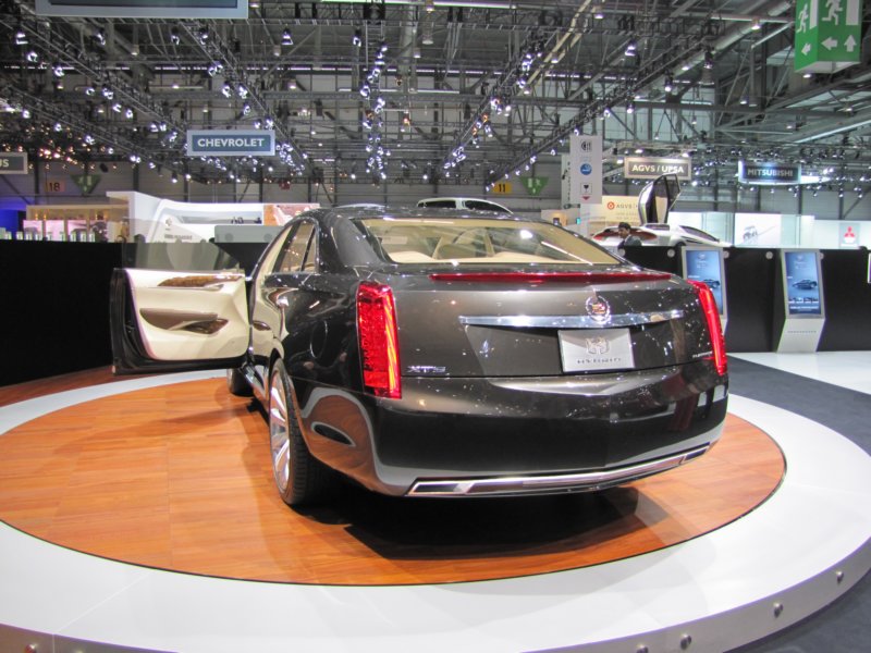 cadillacxtsplatinum42.jpg