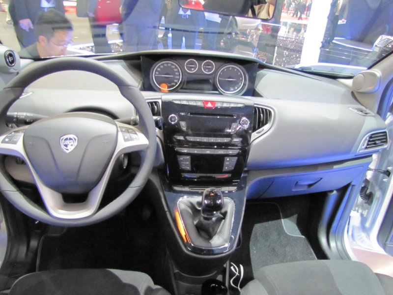 lanciaypsilon10.jpg