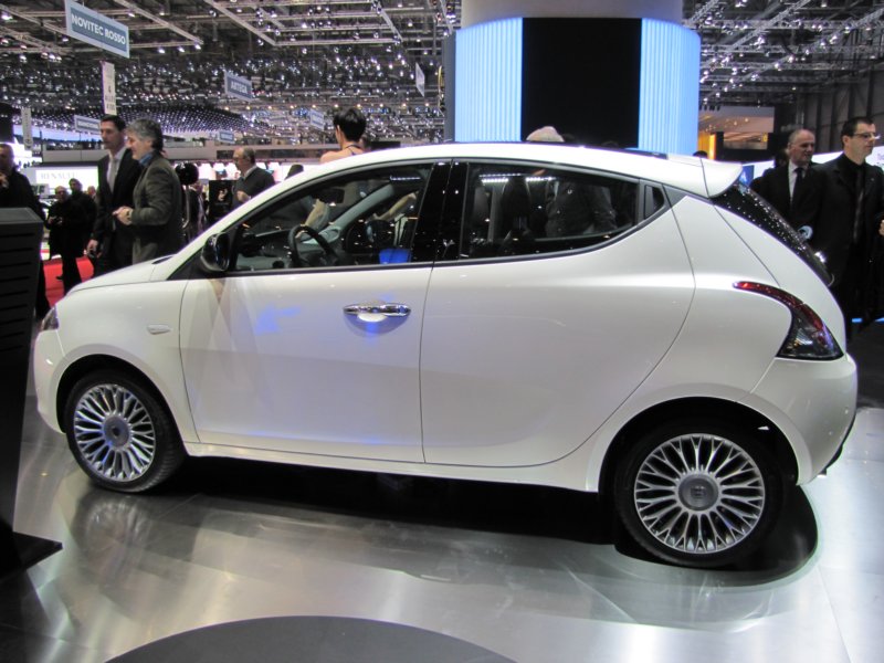 lanciaypsilon24.jpg