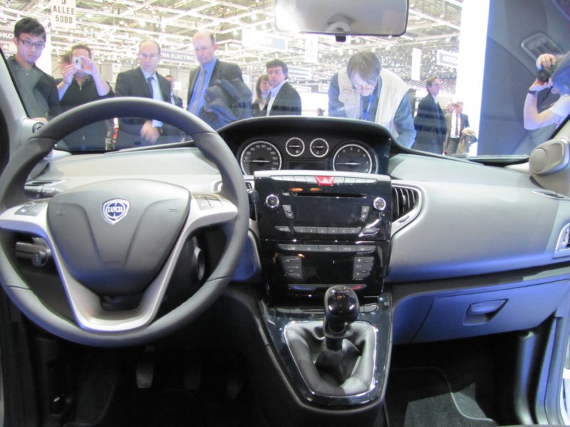 lanciaypsilon7.jpg