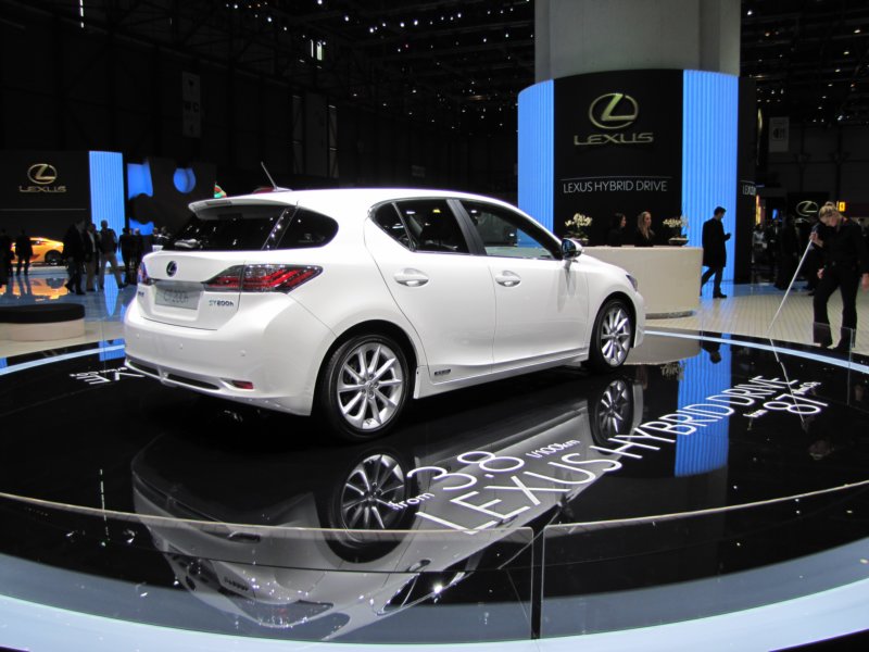 lexusct200h10.jpg
