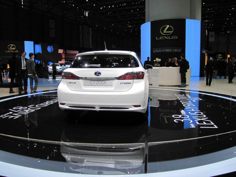 lexusct200h24.jpg