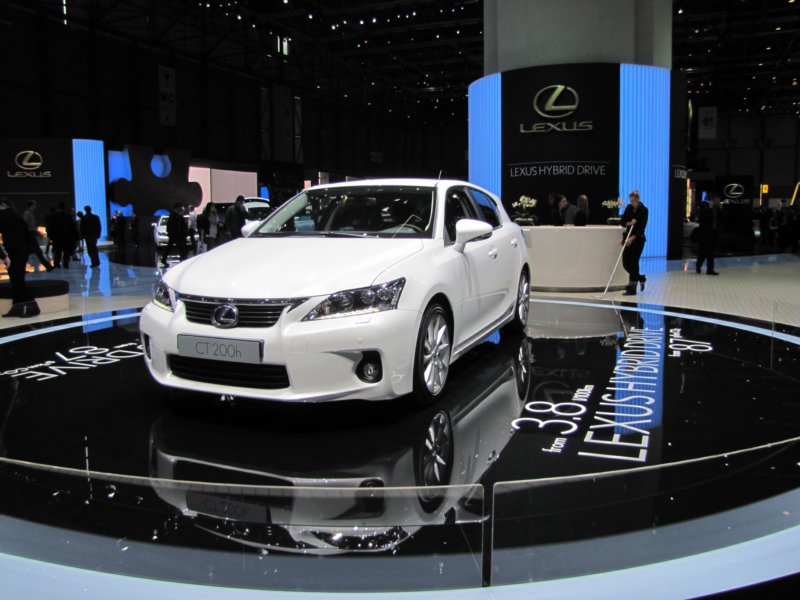 lexusct200h30.jpg