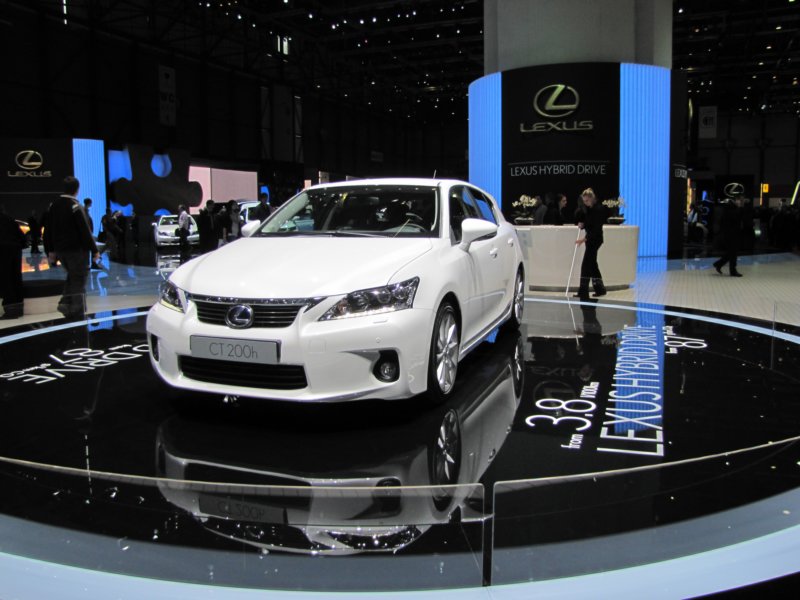lexusct200h31.jpg