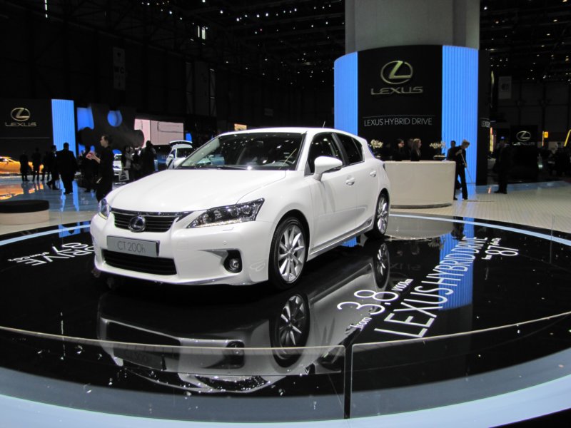 lexusct200h34.jpg