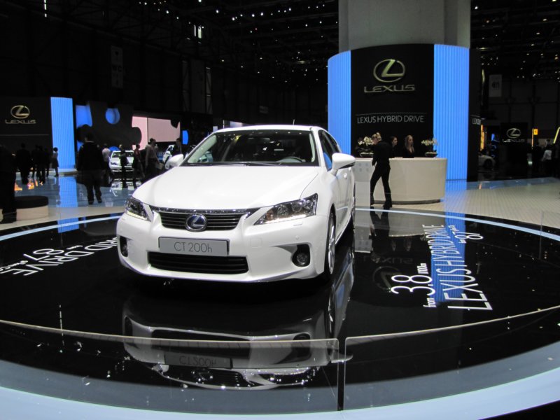 lexusct200h39.jpg