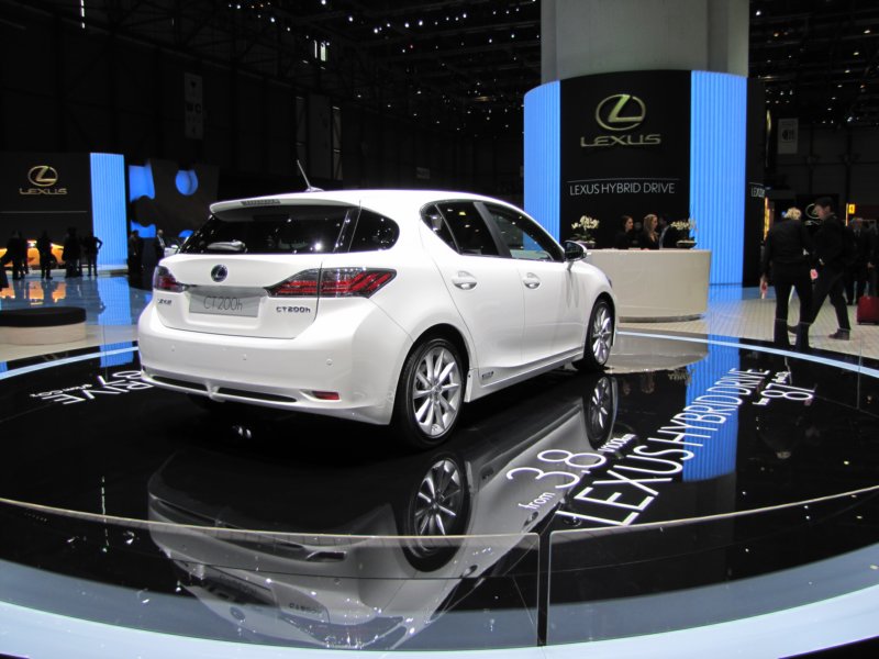 lexusct200h9.jpg