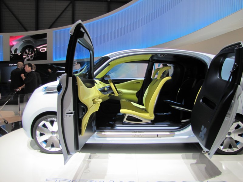 nissantownpod9.jpg