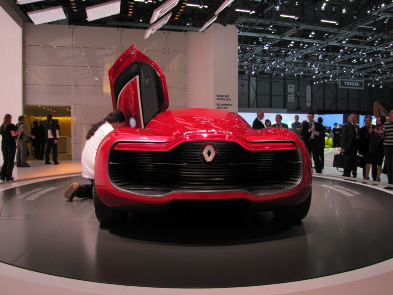 renaultdezir23.jpg