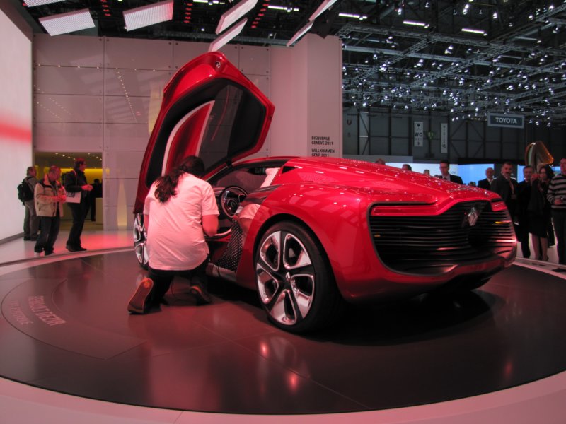 renaultdezir31.jpg