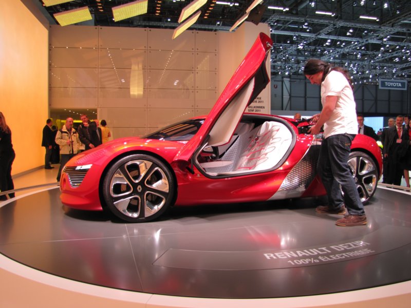 renaultdezir7.jpg