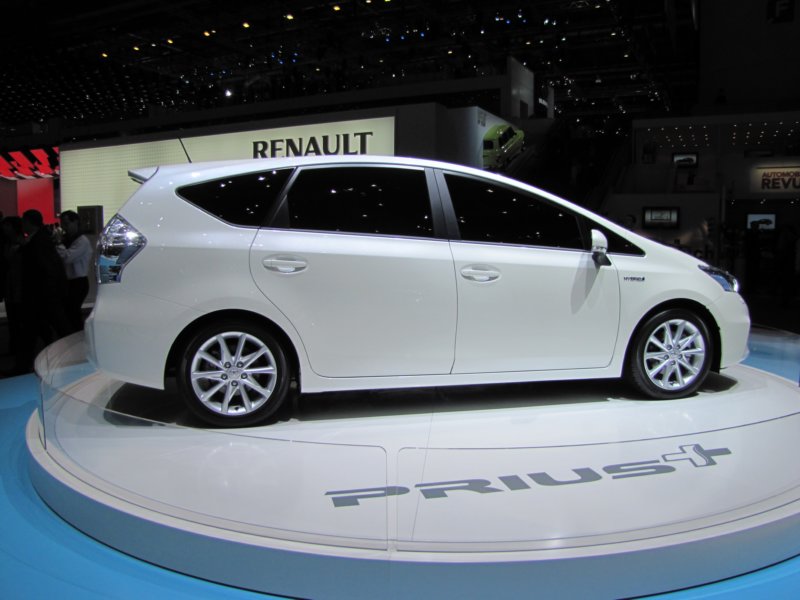 toyotaprius13.jpg