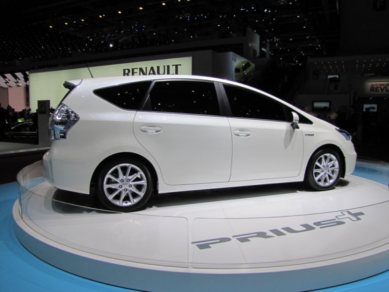 toyotaprius14.jpg