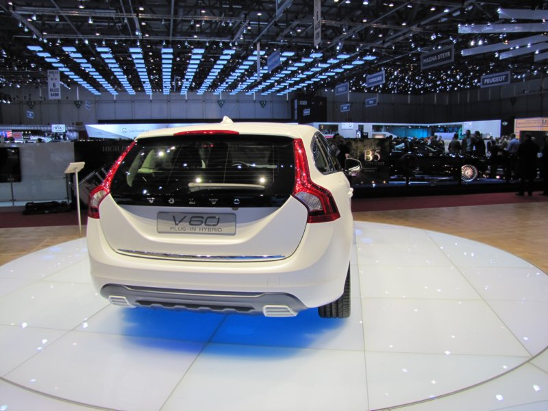 volvov60pluginhybrid.jpg