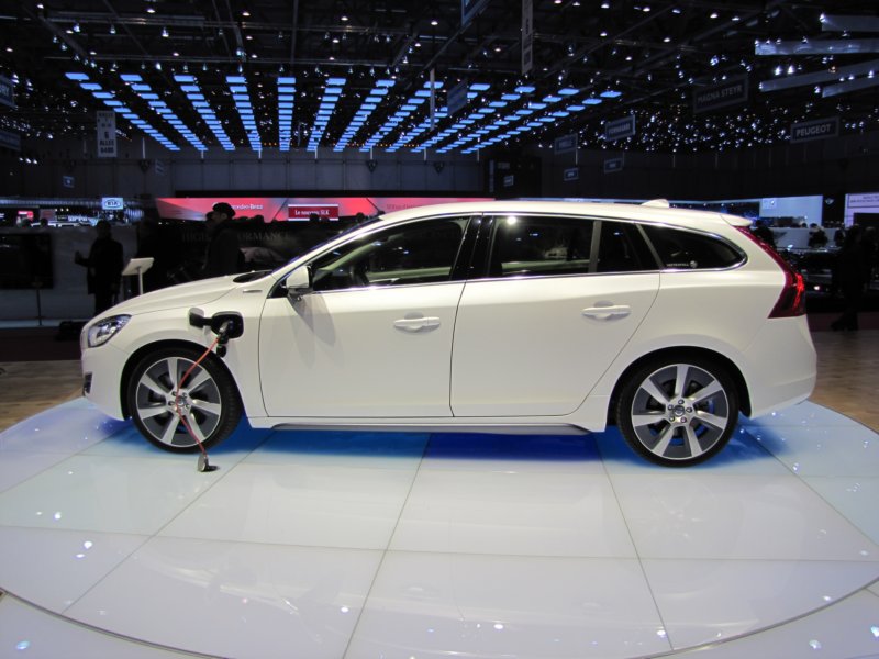 volvov60pluginhybrid21.jpg