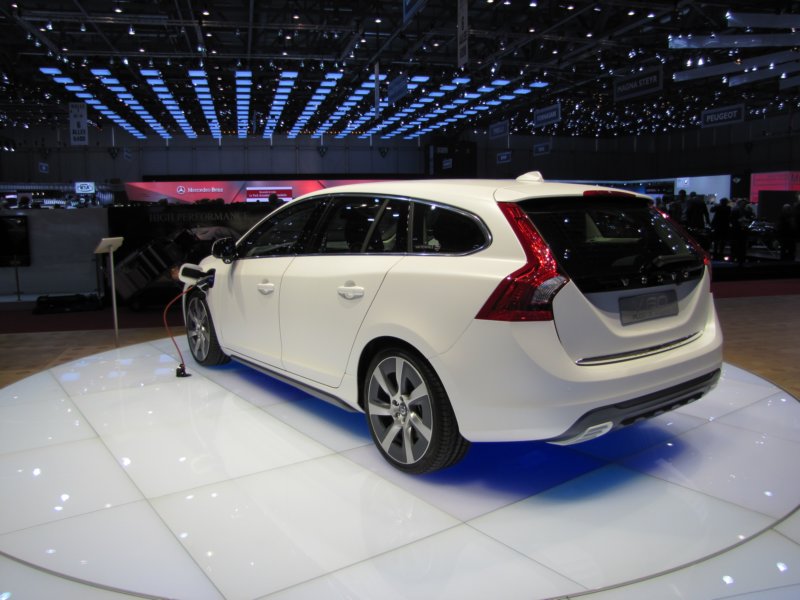 volvov60pluginhybrid28.jpg
