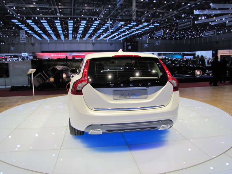 volvov60pluginhybrid5.jpg