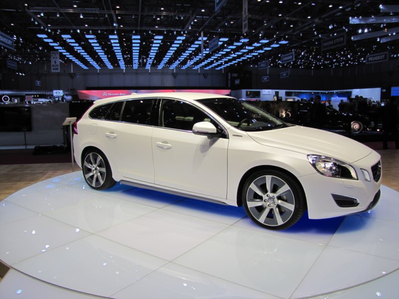 volvov60pluginhybrid67.jpg