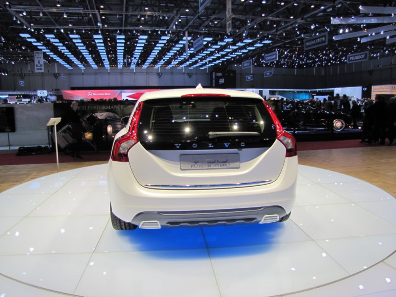 volvov60pluginhybrid8.jpg