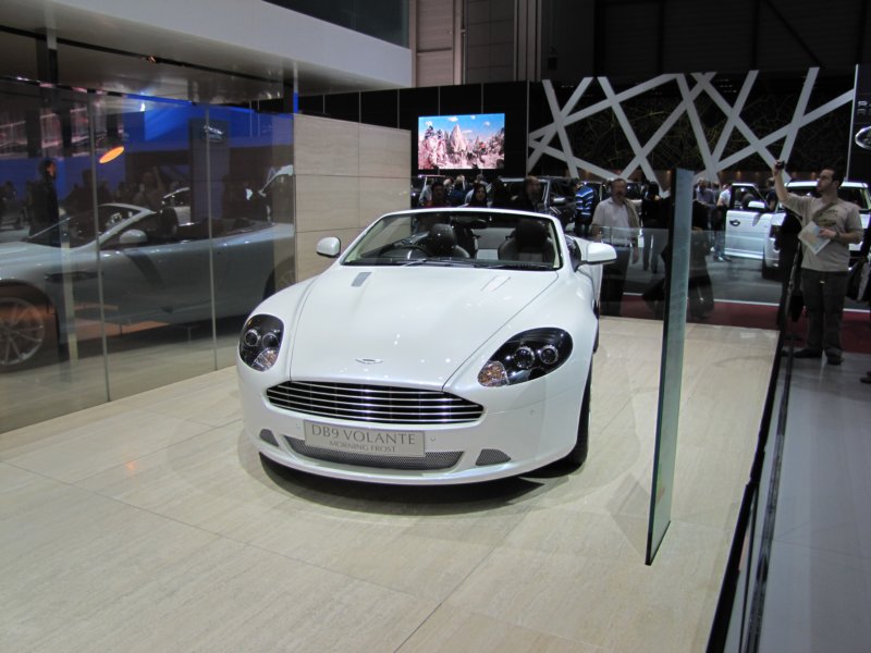 astonmartindb9volantemorningfrostspecialedition8.jpg