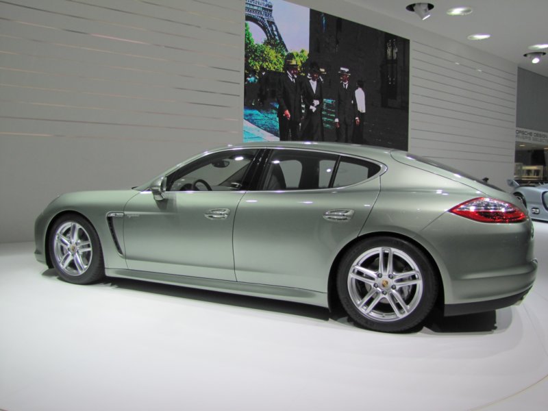 porschepanamerashybrid21.jpg