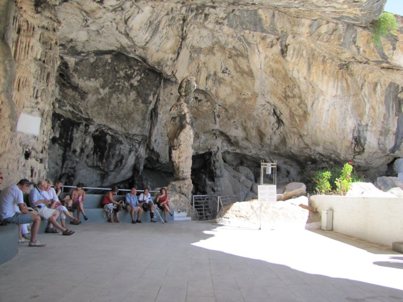 sep2011caveofagiosionnisagiaparaskevinantiparos7.jpg