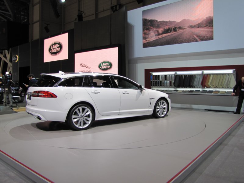 jaguarxfsportbrake16.jpg