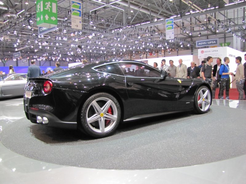 ferrarif12berlinetta11.jpg