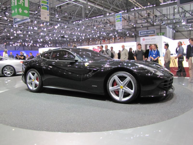 ferrarif12berlinetta22.jpg