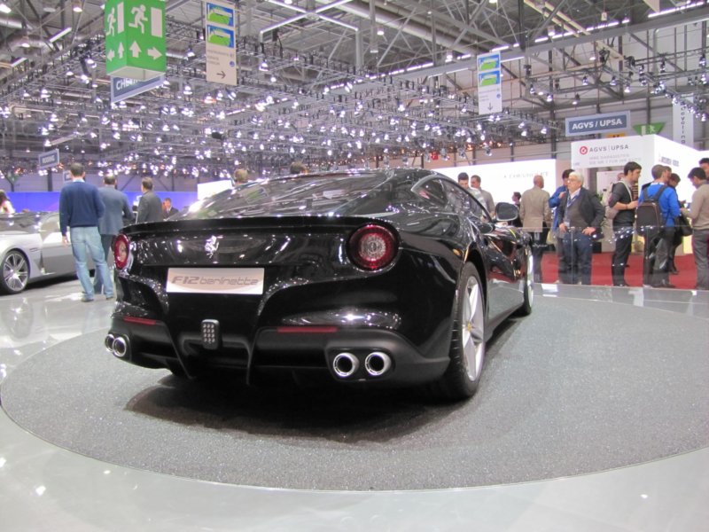 ferrarif12berlinetta32.jpg
