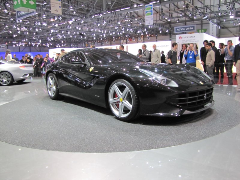 ferrarif12berlinetta8.jpg