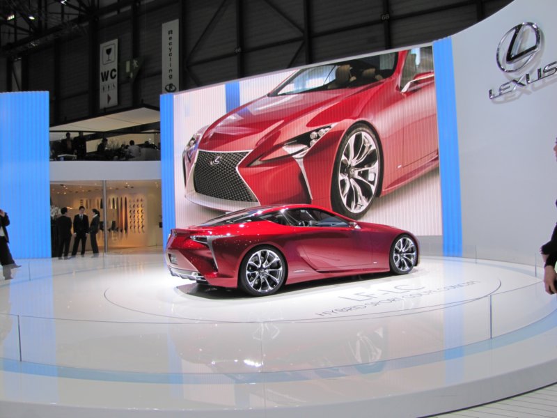lexuslflc18.jpg