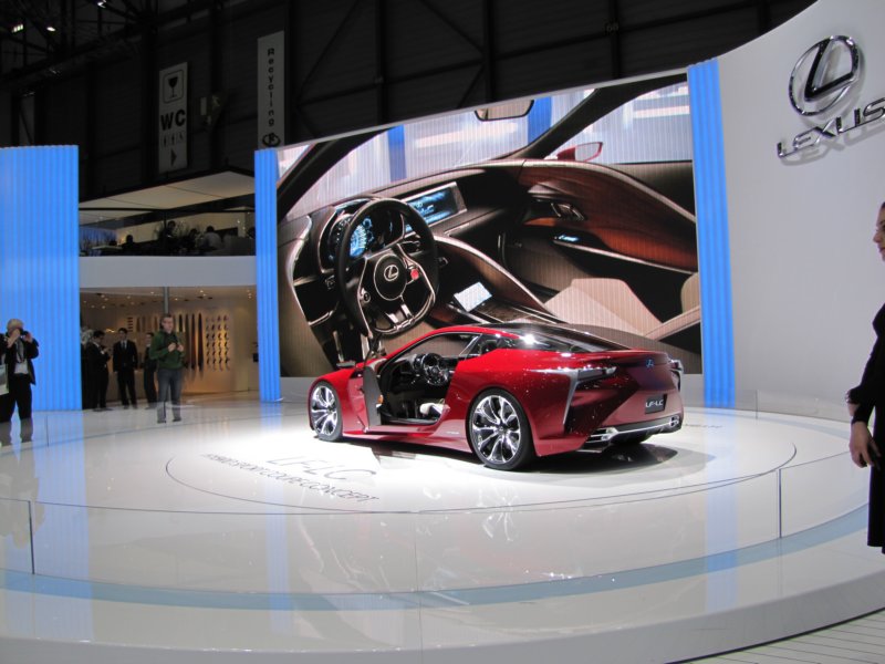 lexuslflc36.jpg