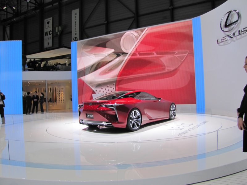 lexuslflc38.jpg