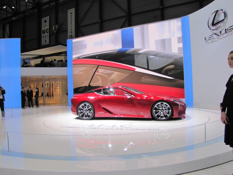 lexuslflc4.jpg
