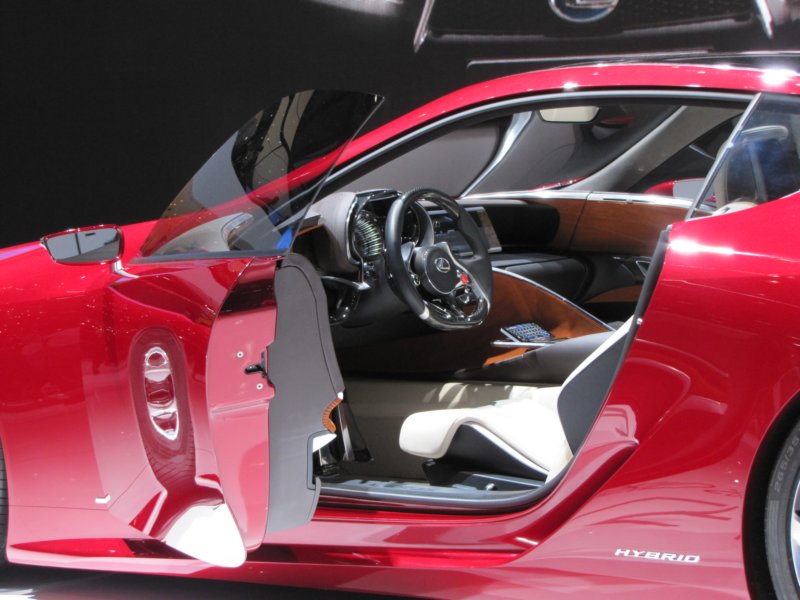lexuslflc44.jpg