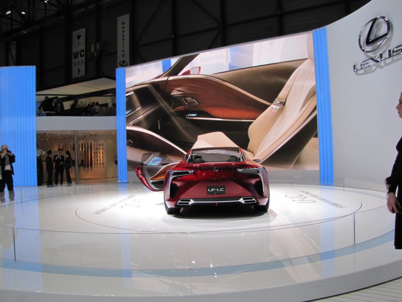 lexuslflc45.jpg