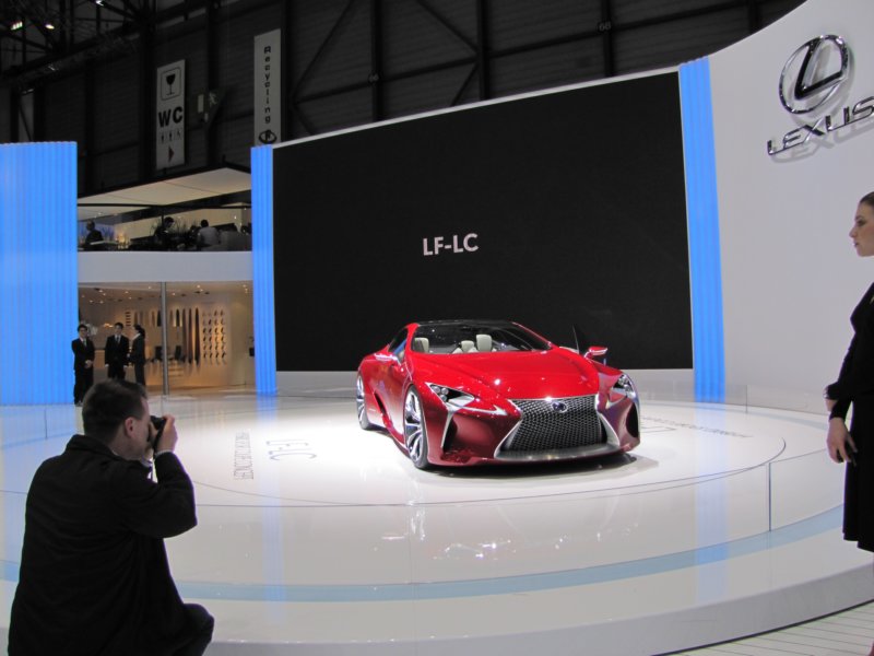 lexuslflc56.jpg