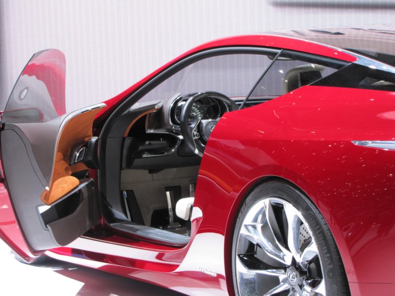 lexuslflc64.jpg