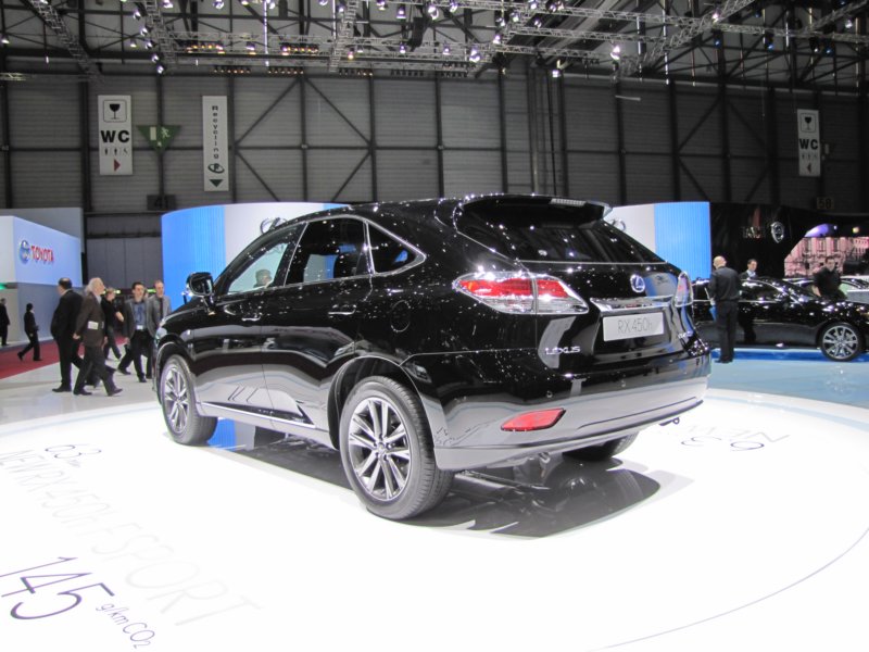 lexusrx450h16.jpg