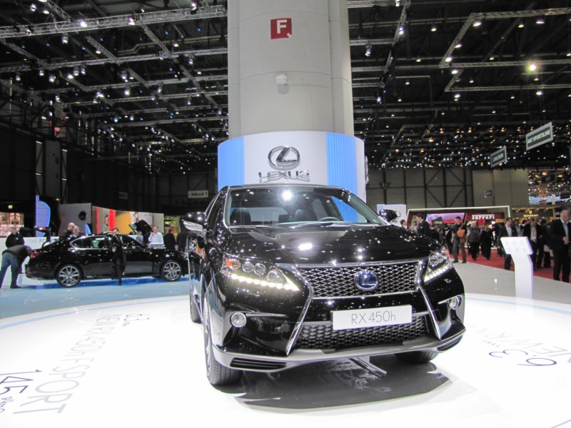 lexusrx450h41.jpg